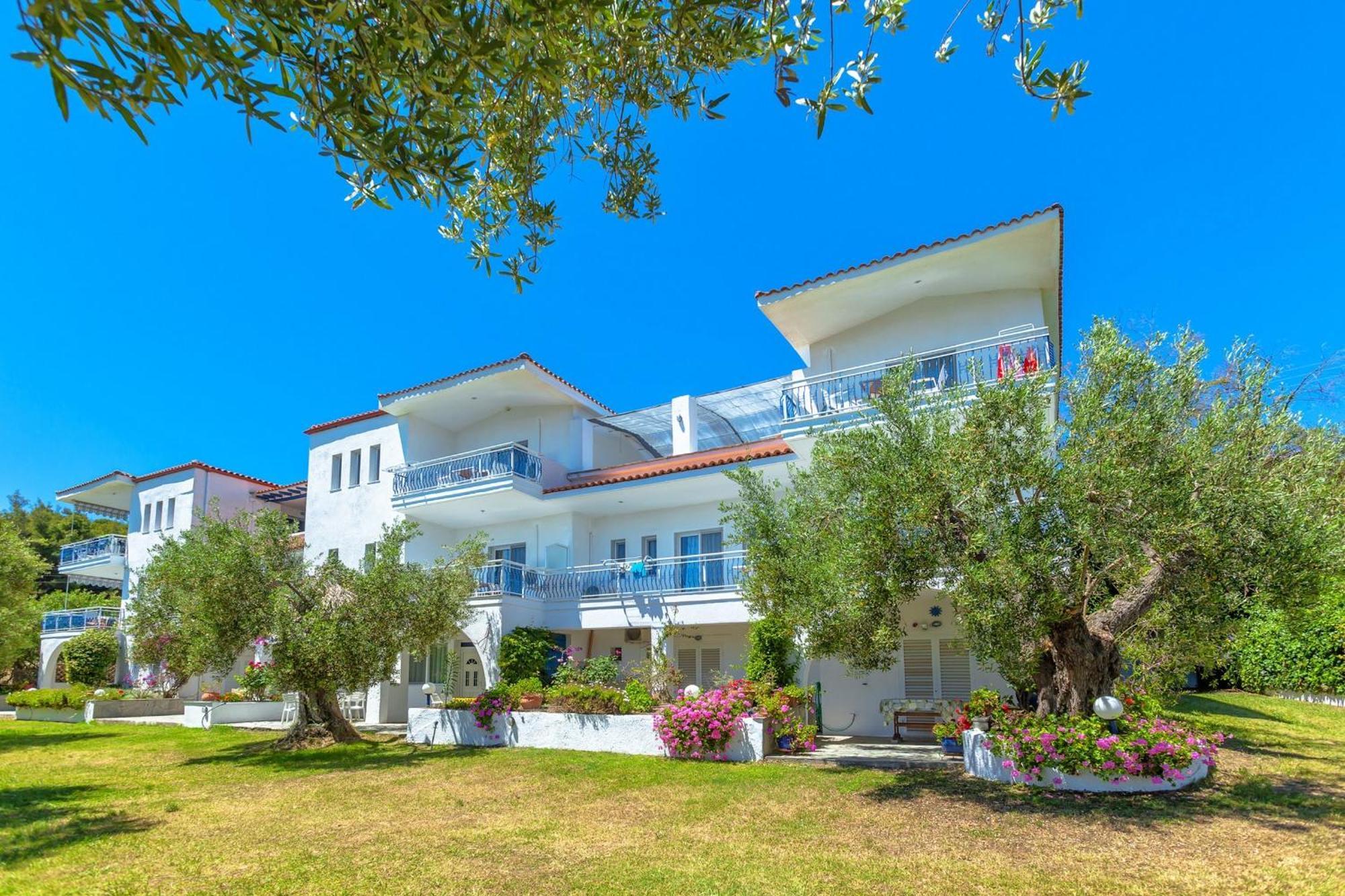 Xenios Faros Apartments Посіді Екстер'єр фото