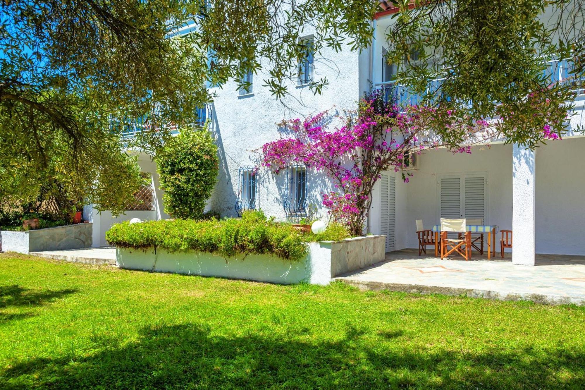 Xenios Faros Apartments Посіді Екстер'єр фото